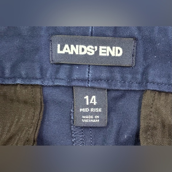 💙Lands' End Navy Blue Mid-Rise Shorts - Size 14 -💙 - Picture 2 of 9